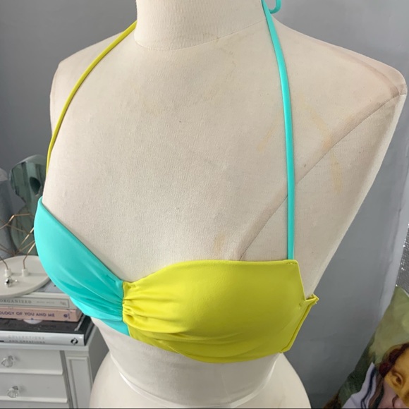 Victoria’s Secret// swim top size 32B - Picture 4 of 7